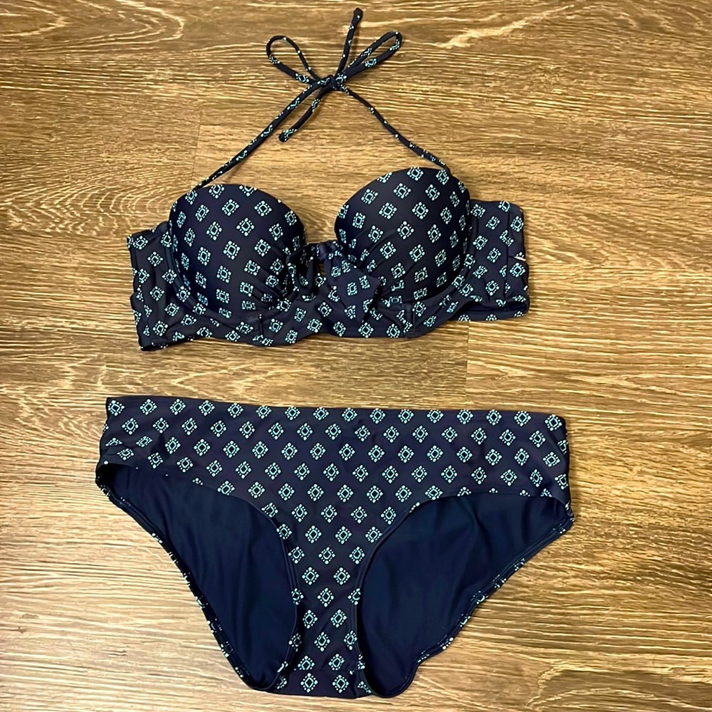 Aerie navy printed underwire bikini, top size 36B, bottoms size large